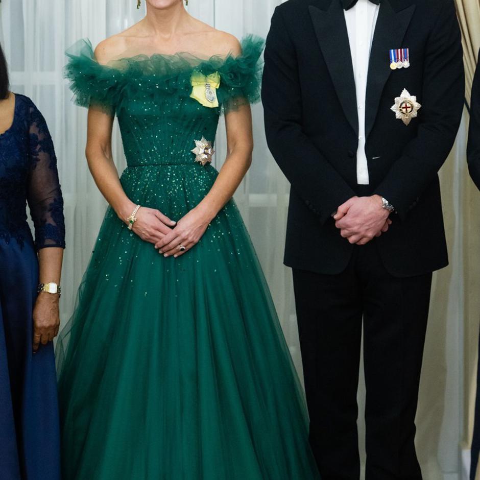 U svjetlucavoj smaragdnoj haljini Kate Middleton usitinu je zasjala poput buduće kraljice | Autor: profimedia