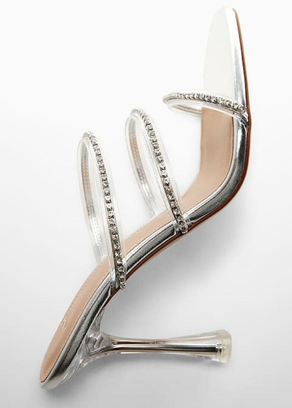 Foto: Mango, srebrne sandale u Amina Muaddi stilu | Autor: Mango