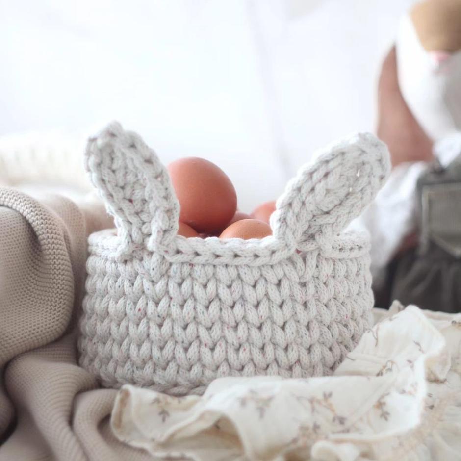 Foto: Instagram @marie_theres_crochet, bijela s detaljima zečić košara | Autor: Instagram @marie_theres_crochet