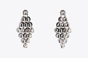 FOTO: Upečatljivi nakit je detalj koji podiže svaki look, a Zara ima moćnu ponudu