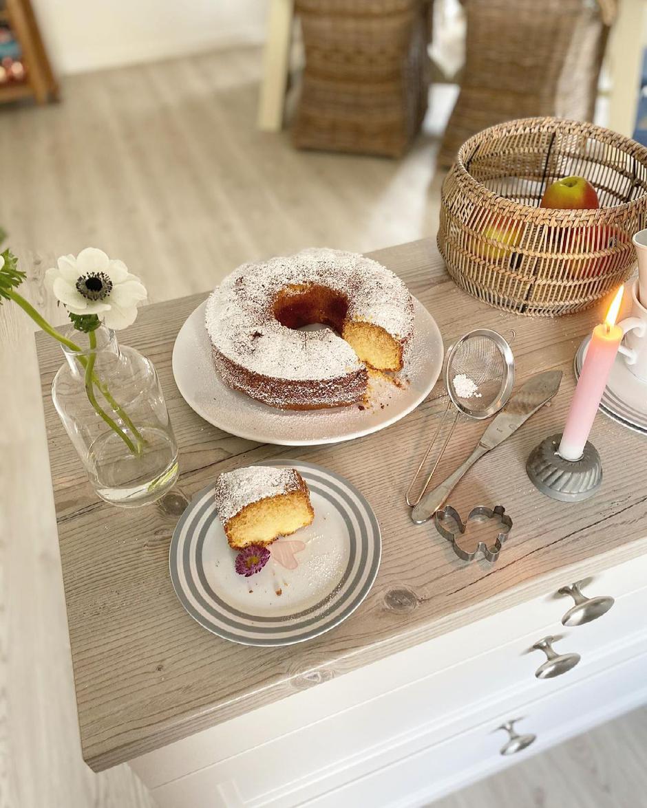Foto: Instagram @hausklamotte, torta s likerom od jaja | Autor: Instagram @hausklamotte