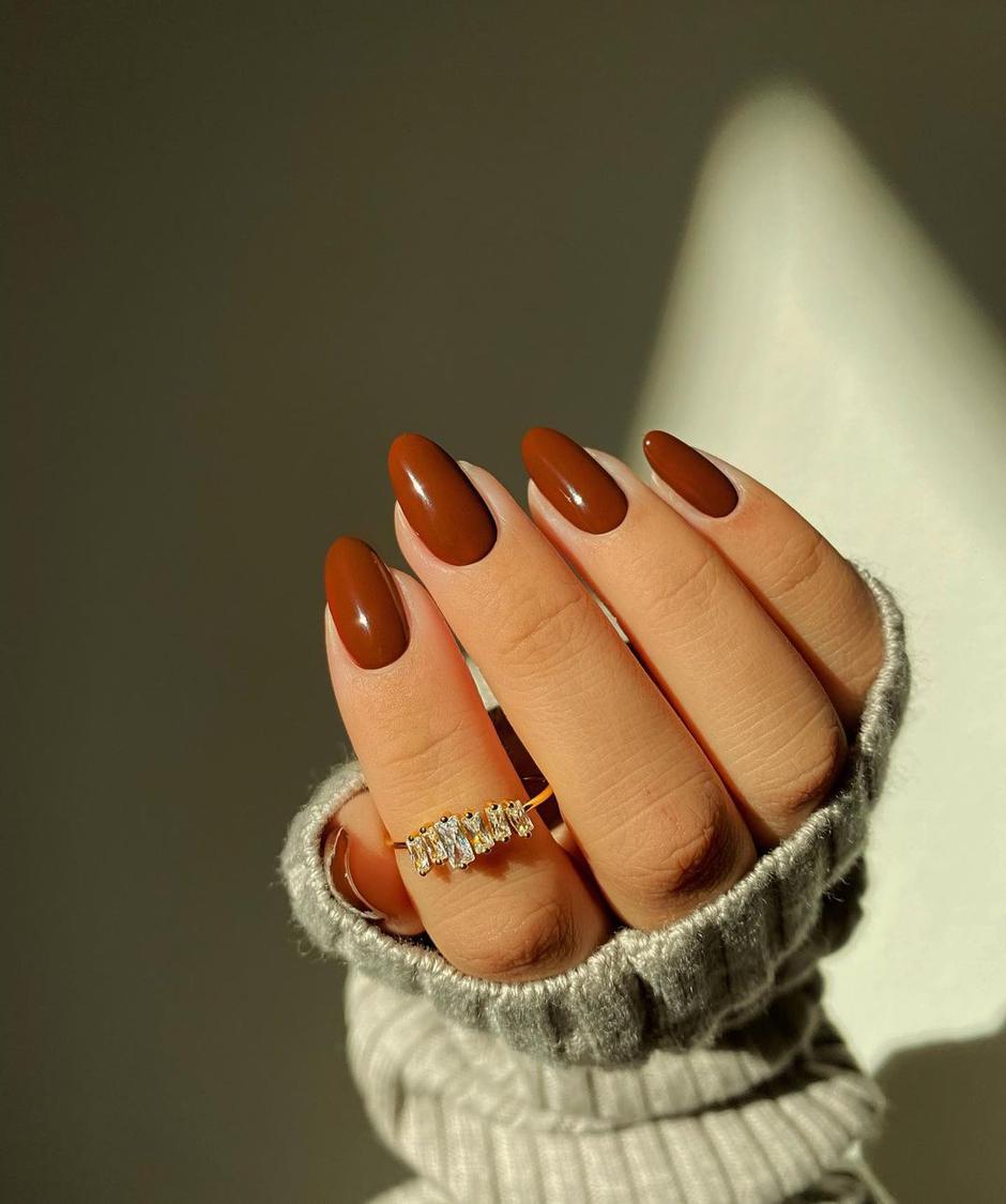 čokoladni nokti | Autor: Instagram @amyle.nails