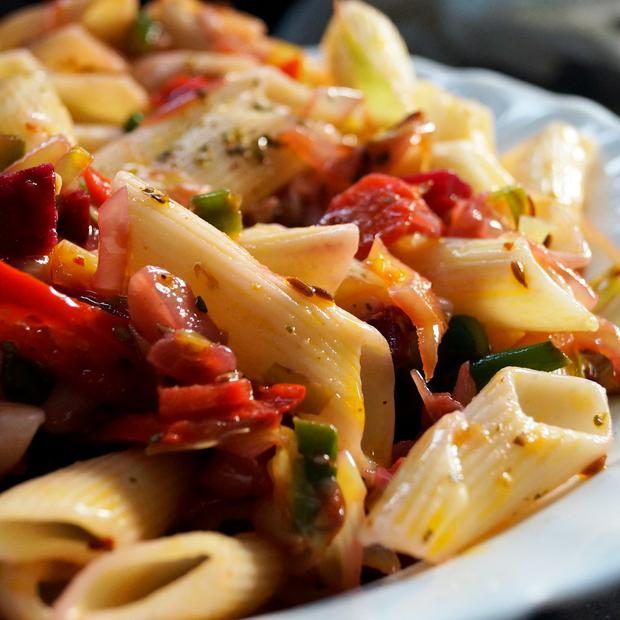 Mediteranska salata s tjesteninom