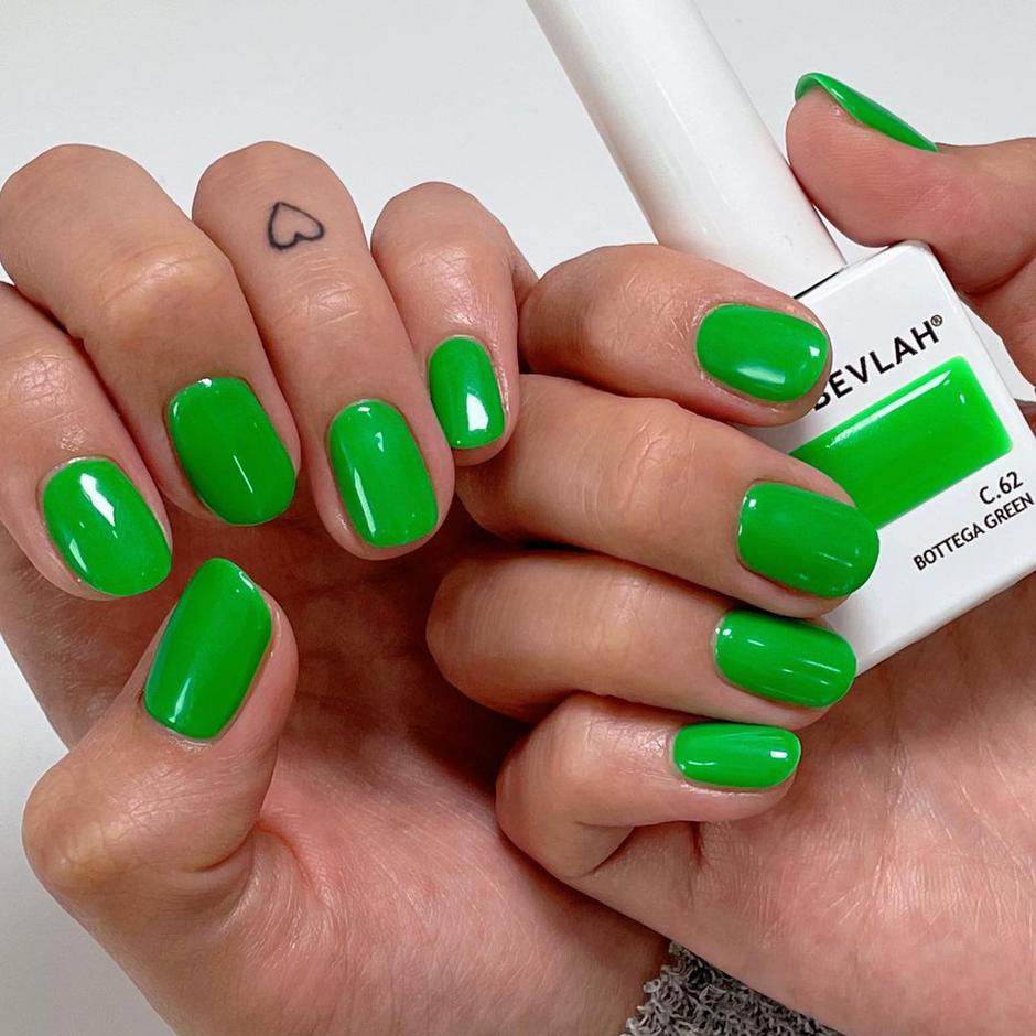 Botega zeleni nokti | Autor: Instagram@nail_muldleyeo