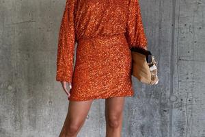 FOTO: Ako priželjkuješ haljinu sa šljokicama, krajnji je tren da ju kupiš. Suzili smo izbor na 16 wow modela