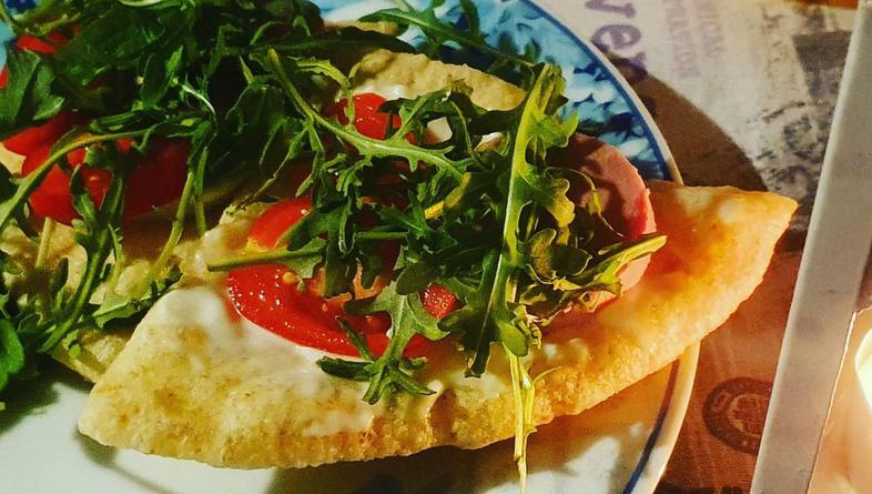 Pizza fritta: pizza pečena u dubokom ulju