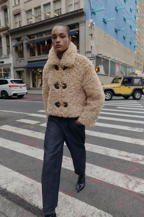 FOTO: Osim teddy kaputa, jako volimo i teddy jakne. Evo najljepših iz ponude