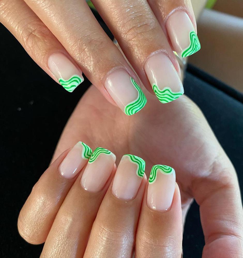 zelena manikura | Autor: Instagram @kimkimnails
