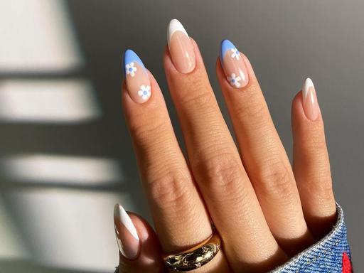 Foto: Instagram @amyle.nails, cvjetna francuska manikura