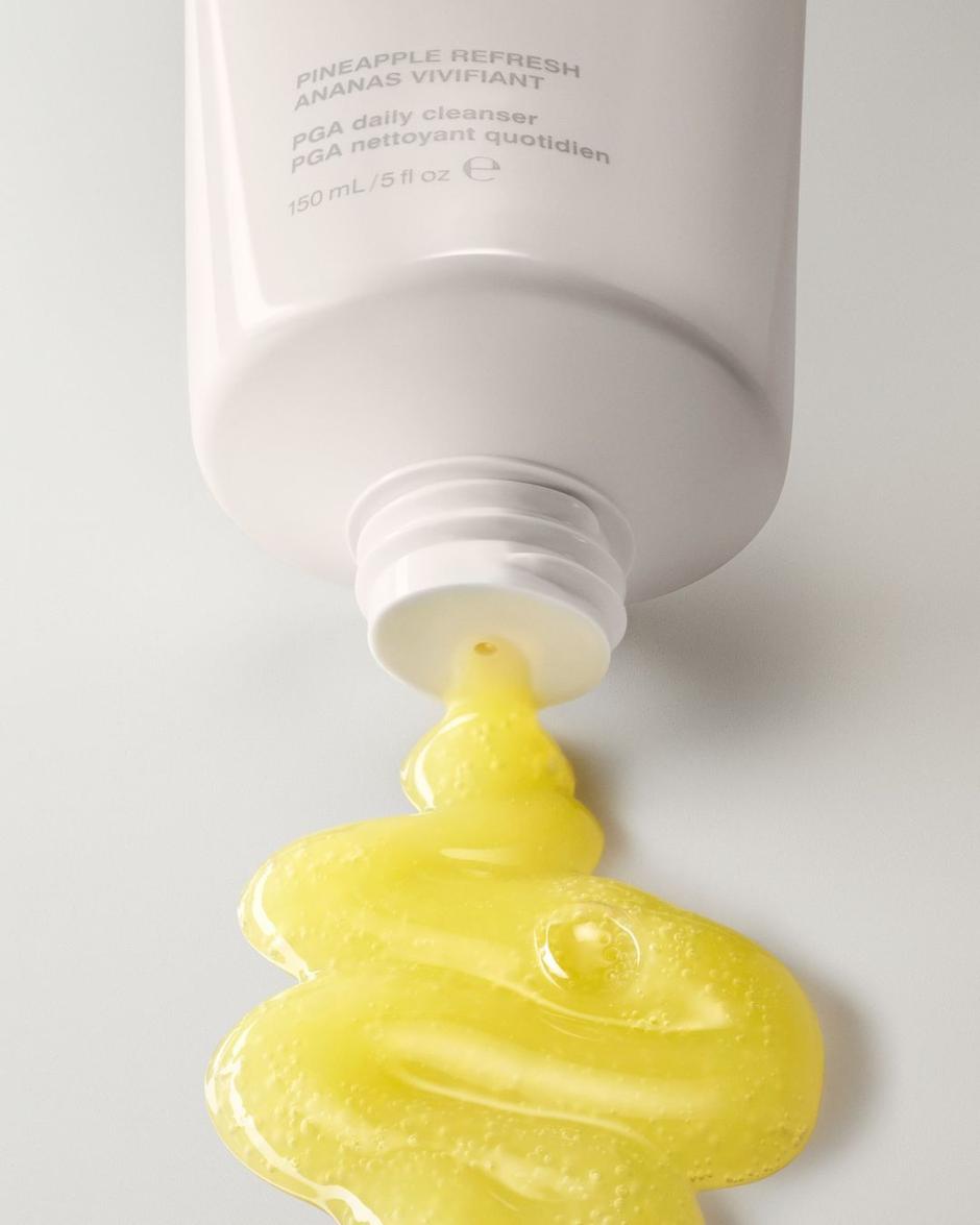 Instagram @rhode, proizvod za čišćenje lica s ananasom | Autor: Instagram @rhode