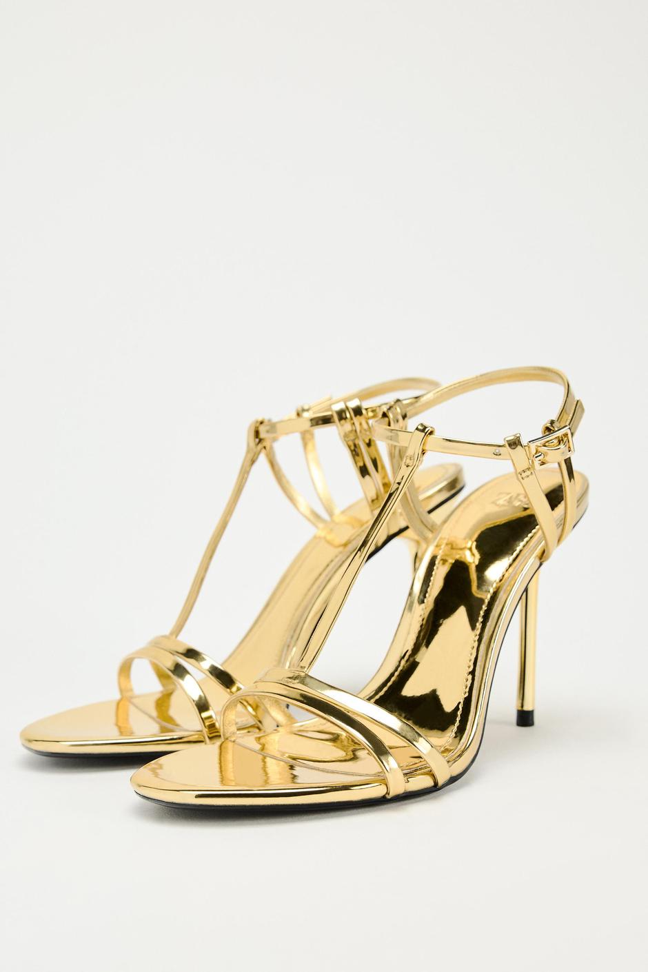Foto: Zara, zlatne sandale na visoku petu (29,95 eura) | Autor: 