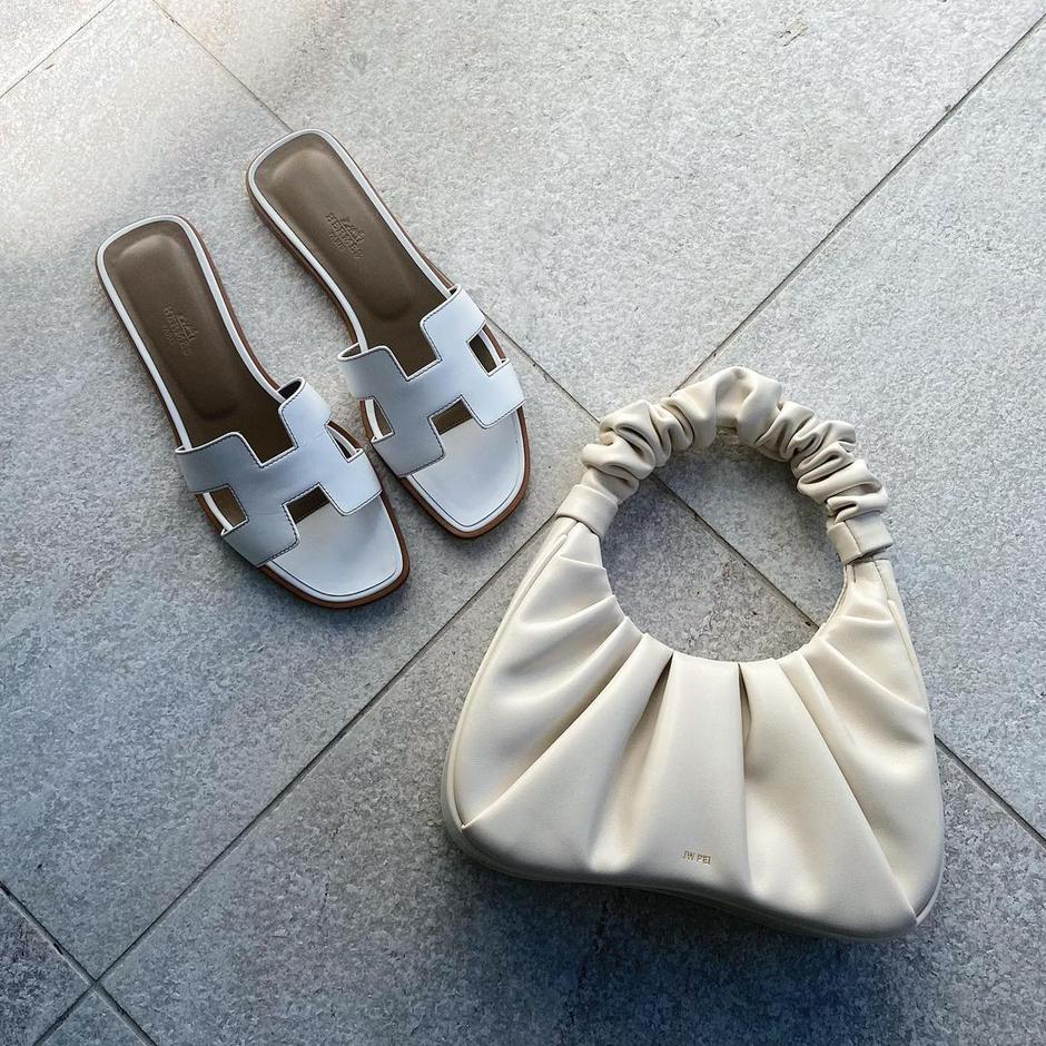bijele cipele | Autor: Instagram @sahar.zadravec