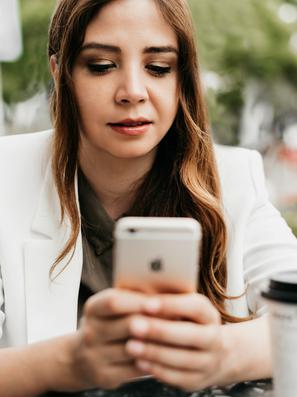 Pozadina mobitela i karakter