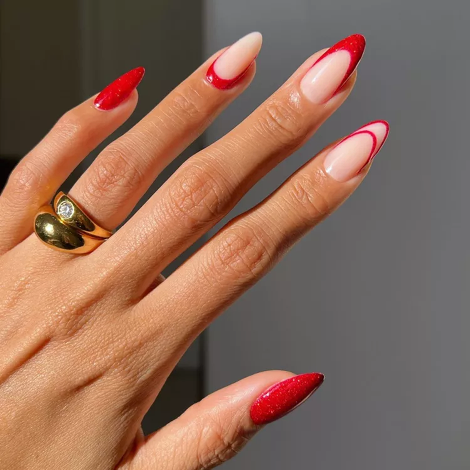 Foto: Instagram @overglowedit, zabavna crvena francuska manikura s negativnim prostorom | Autor: 