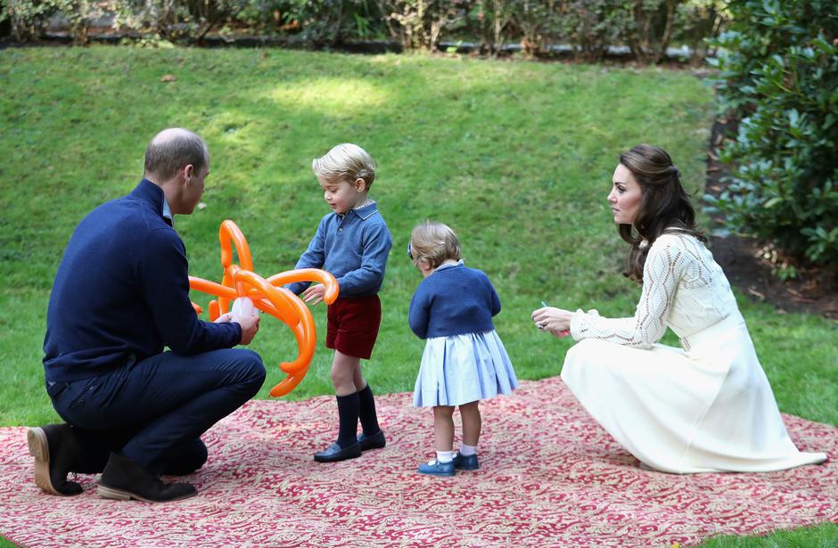 Vojvode od Cambridgea s djecom | Autor: Profimedia
