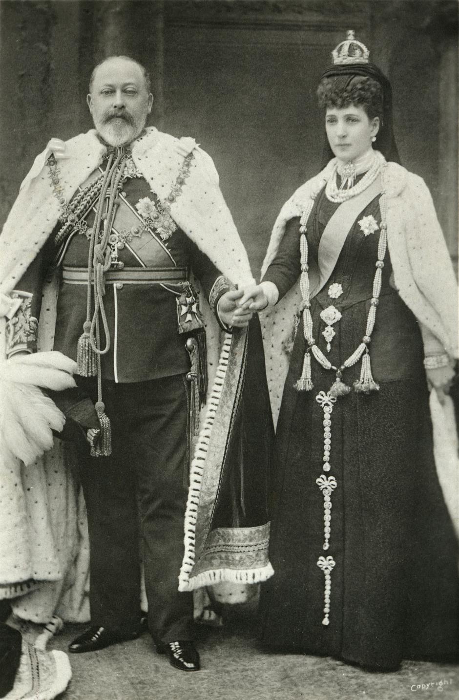 Edward VII. i Alexandra | Autor: Profimedia / @salmahayek Instagram