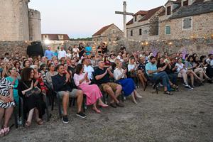 FOTO: Zbog roza looka i Birkenstock klompi prisjetili smo se i drugih modnih izdanja predsjedničkog para