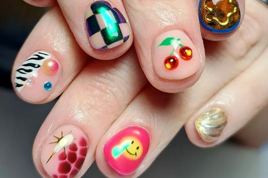 Nesklađena manikura