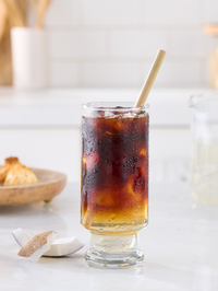 Ledena kava s kokosovom vodom