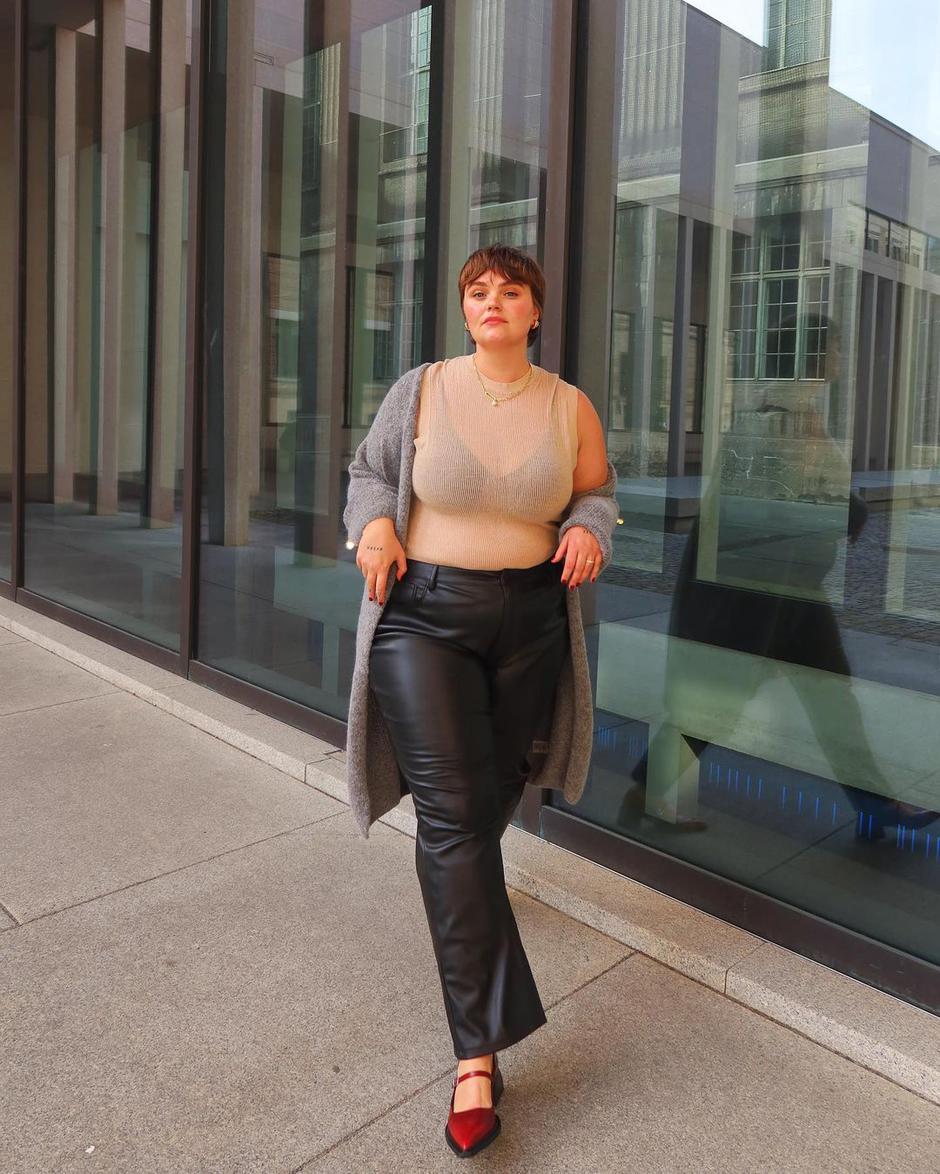 kožne hlače | Autor: Instagram @charlottekuhrt
