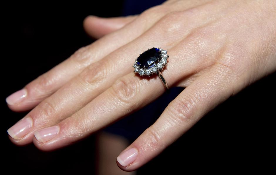 Zaručnički prsten Kate Middleton | Autor: PA Images/PIXSELL